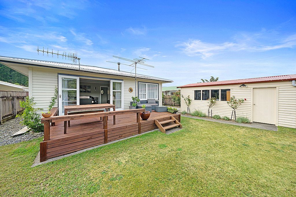 Property value 15 Meremere Street, Wainuiomata realestate.co.nz