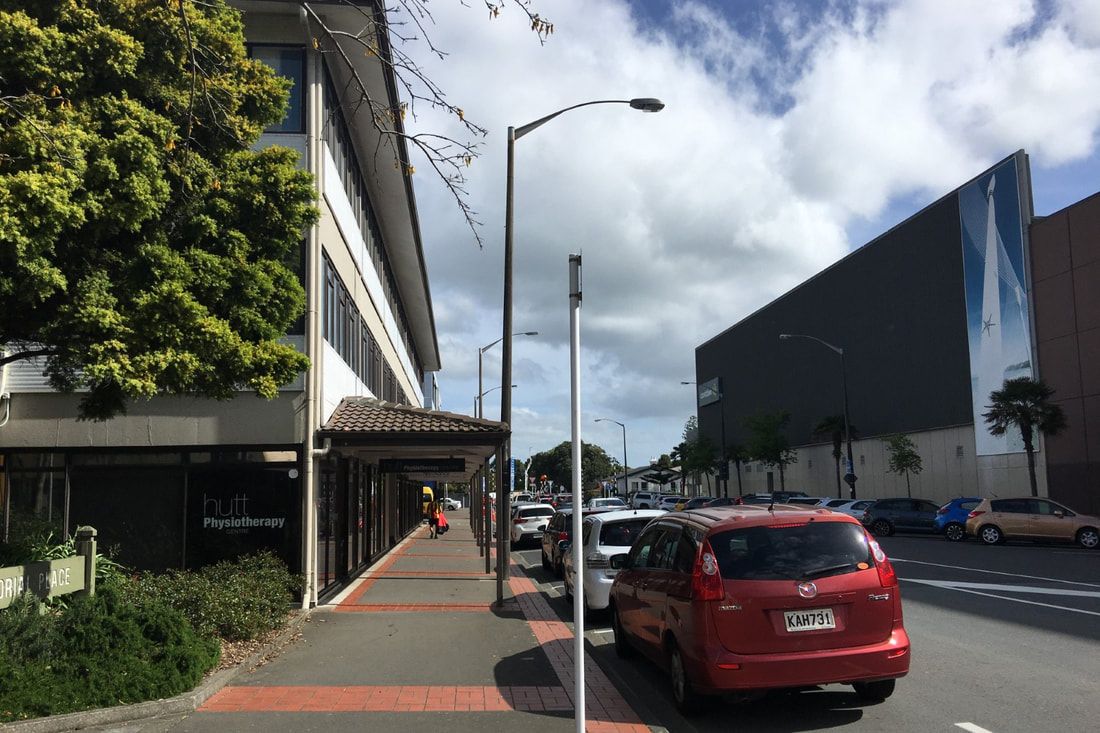 Opposite Westfield - Bloomfield Terrace. Lower Hut - Bild 3