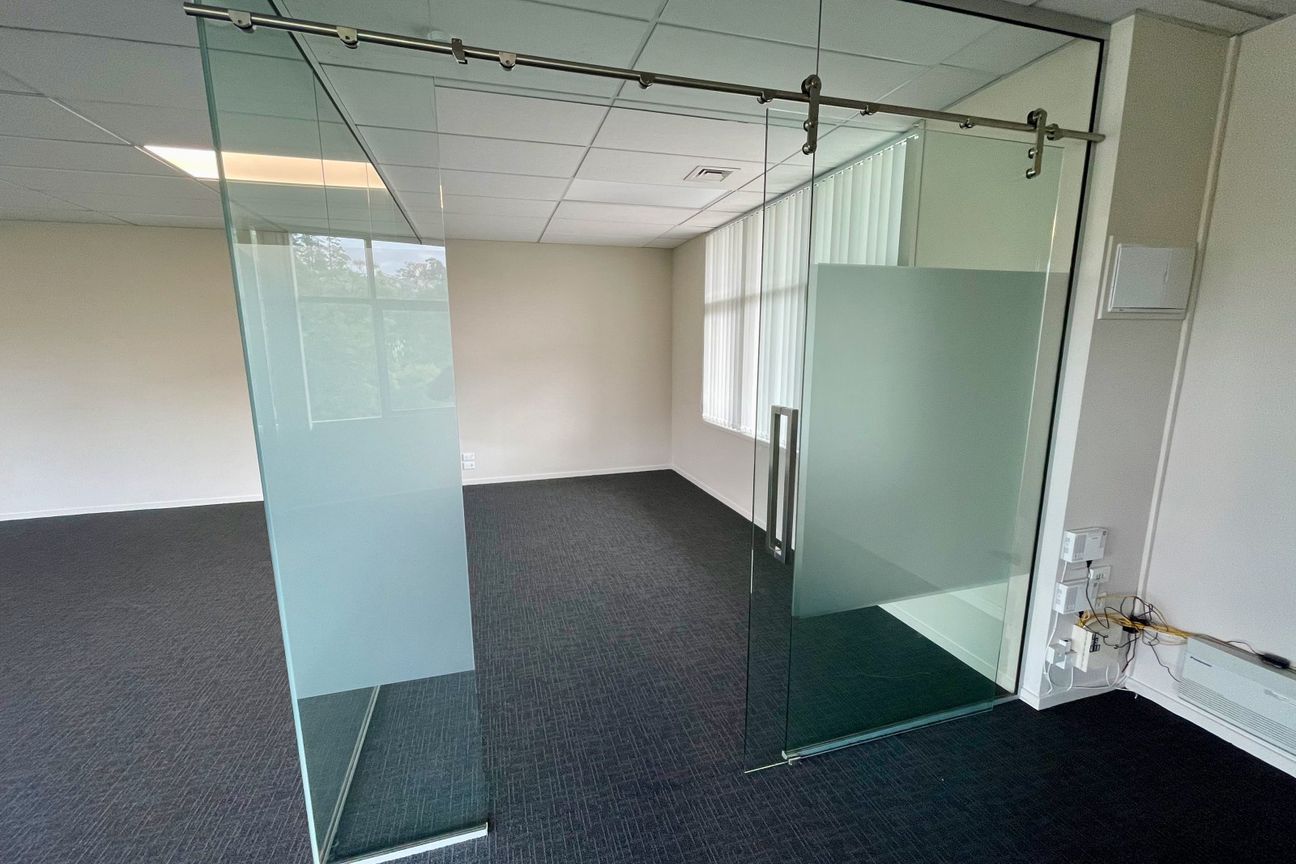 OFFICE WITH VIEWS IN SILVERDALE INDUSTRIAL ZONE - Aanzicht 3