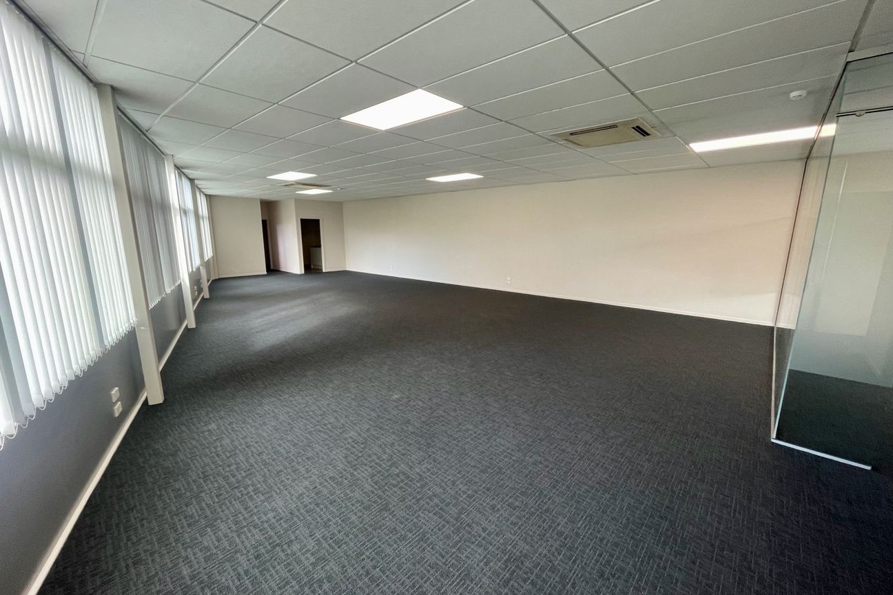 OFFICE WITH VIEWS IN SILVERDALE INDUSTRIAL ZONE - Aanzicht 2