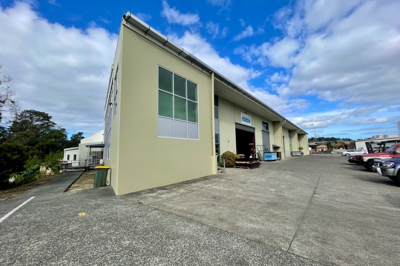 OFFICE WITH VIEWS IN SILVERDALE INDUSTRIAL ZONE - Aanzicht 6