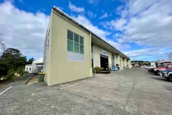 OFFICE WITH VIEWS IN SILVERDALE INDUSTRIAL ZONE