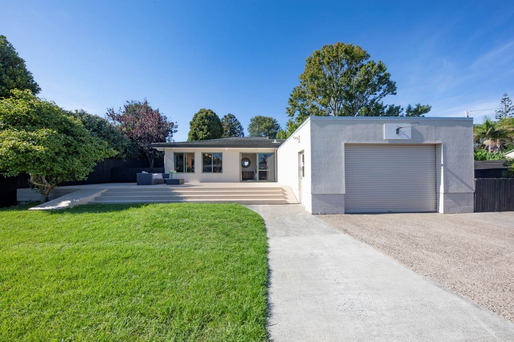 Property value 90A Godley Road, Green Bay realestate.co.nz