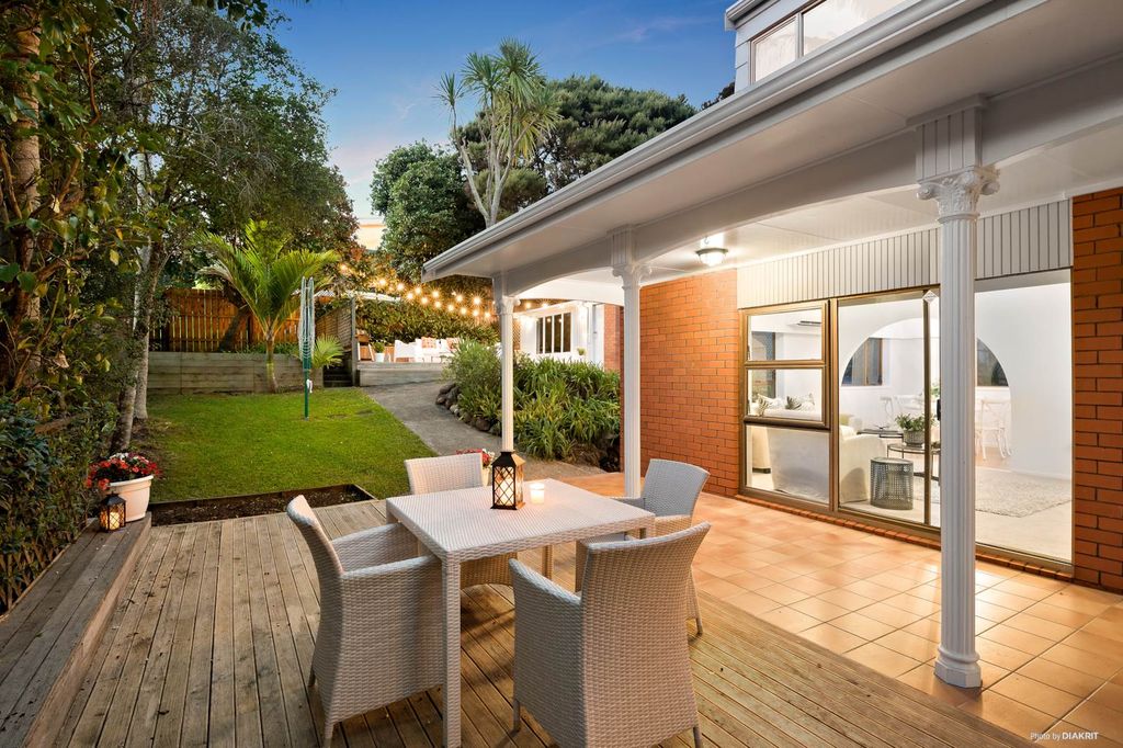 Property value 25 Holyoake Place, Chatswood realestate.co.nz