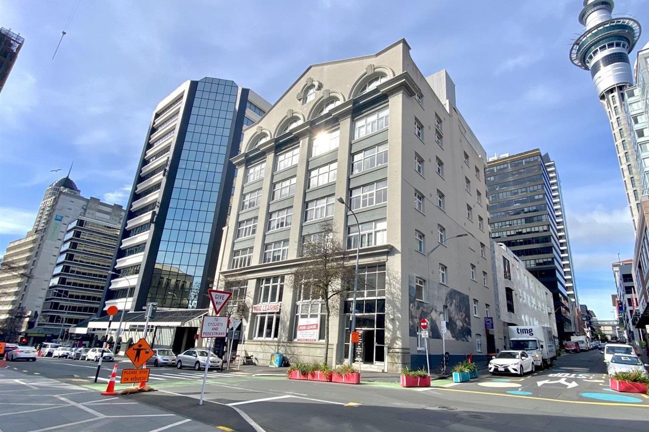 CBRE - Attractive & Cost-Effective - Vista 6
