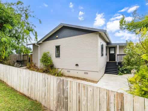 8 Coronation Street, Te Hana