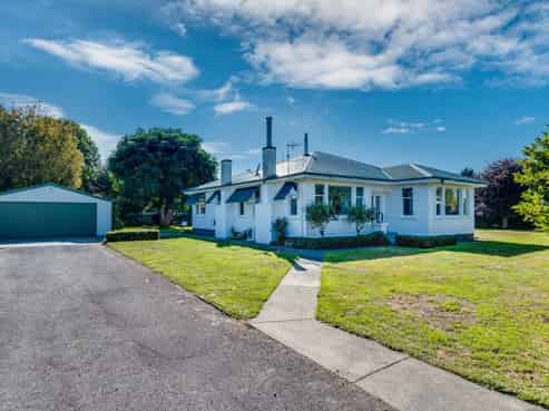 99 Tollemache Road East, Longlands