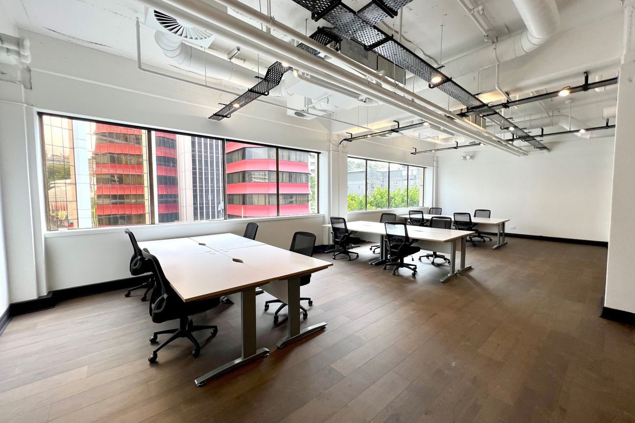 Freshly refurbished space on Queen - Aanzicht 2