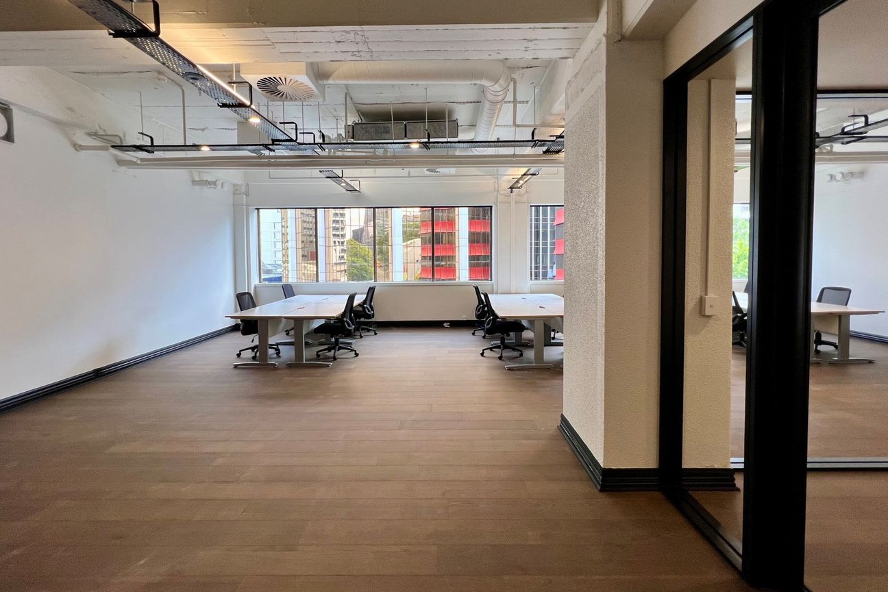 Freshly refurbished space on Queen - Aanzicht 3
