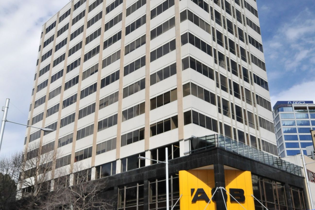 Freshly refurbished space on Queen - Meer