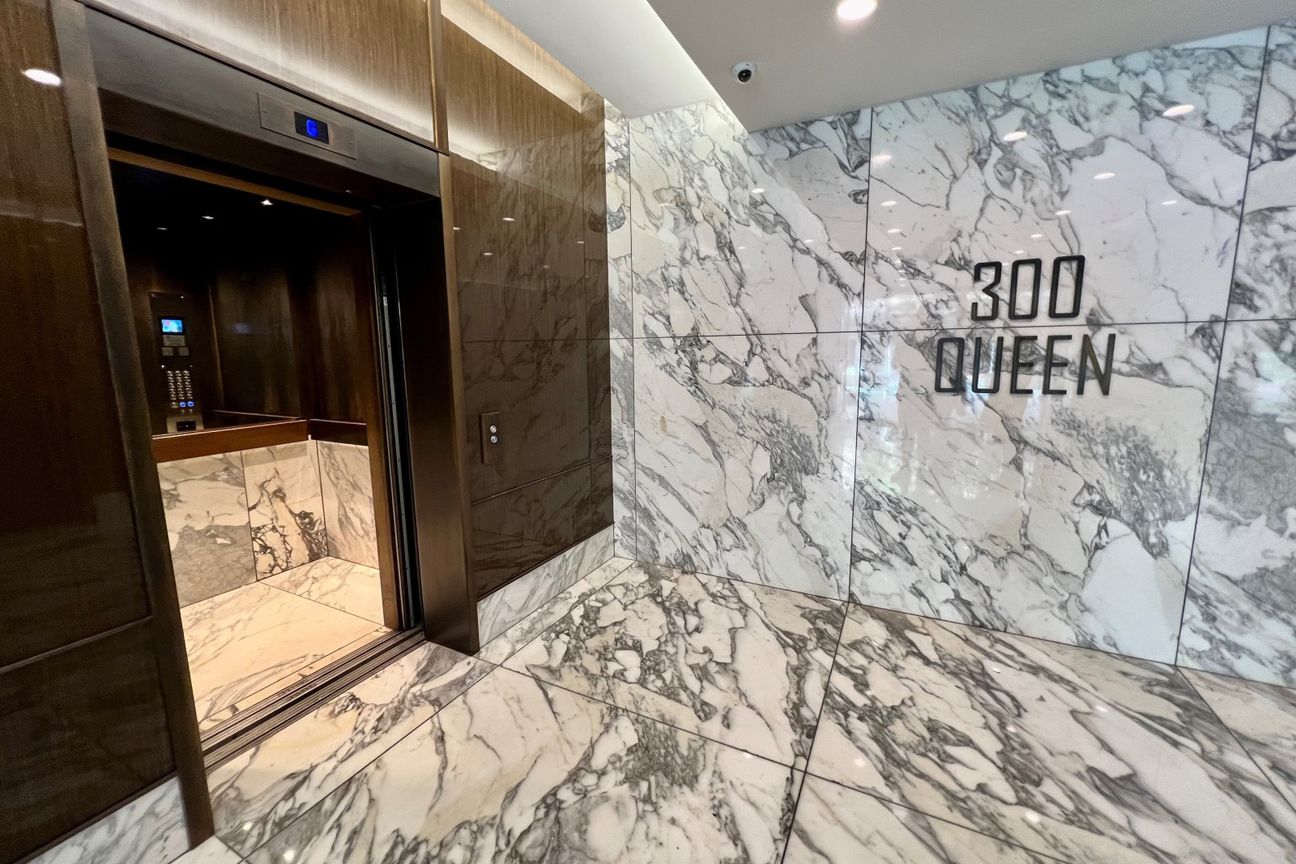 Freshly refurbished space on Queen - Aanzicht 6