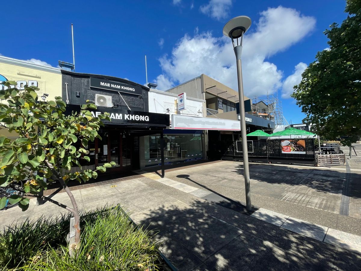 Motivated Landlord with Prime Retail - Ansicht 3