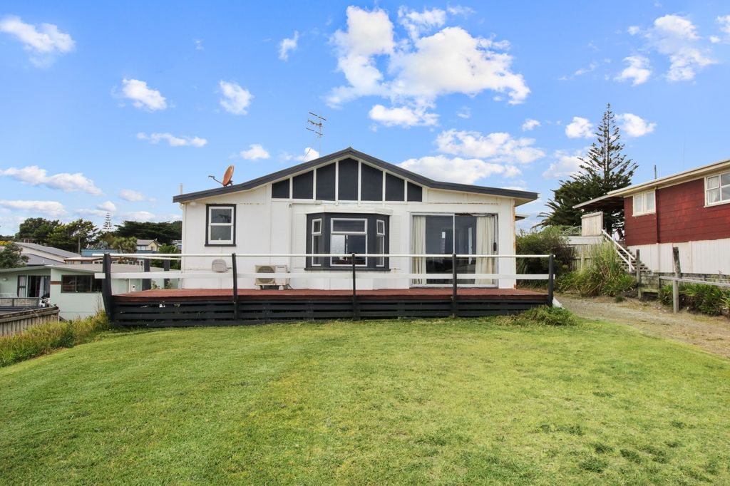 Property value 84 Park Avenue, Waitarere Beach realestate.co.nz
