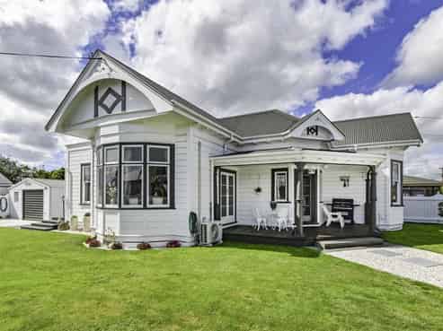 625 Frederick Street West, Mahora