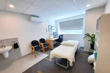 READY TO MOVE IN CONSULTING ROOMS