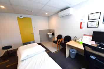 READY TO MOVE IN CONSULTING ROOMS