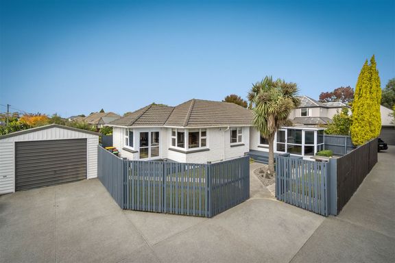 Property value 19 Beatrice Place Avonhead realestate .nz