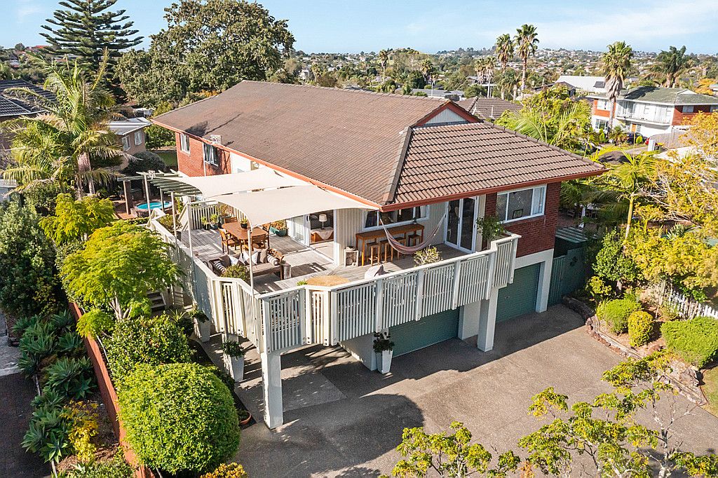 Property value 203 Fisher Parade, Farm Cove realestate.co.nz