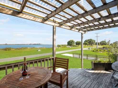 33 Birds Beach Road, Tapora