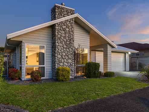 10 Tarn Close, Pyes Pa
