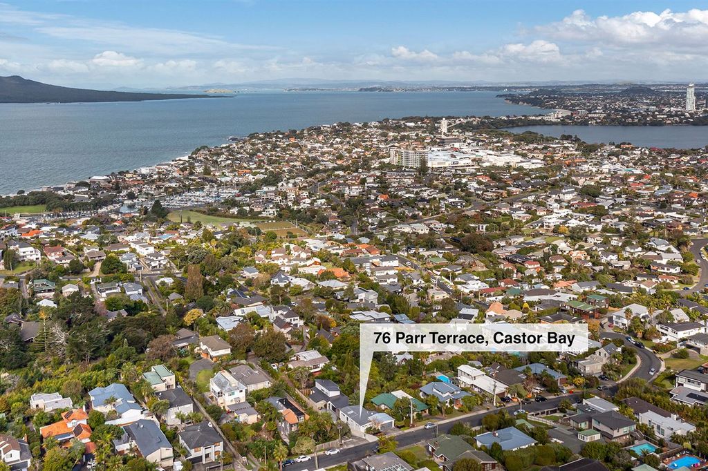 Property value 76 Parr Terrace, Castor Bay realestate.co.nz