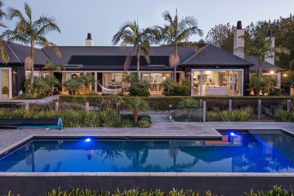 Property value 93 Grace Hill Drive, Dairy Flat realestate.co.nz