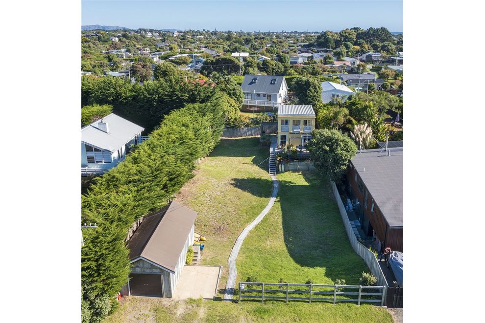 28 Hona Street, Waikanae Beach, Kapiti Coast For Sale realestate.co.nz