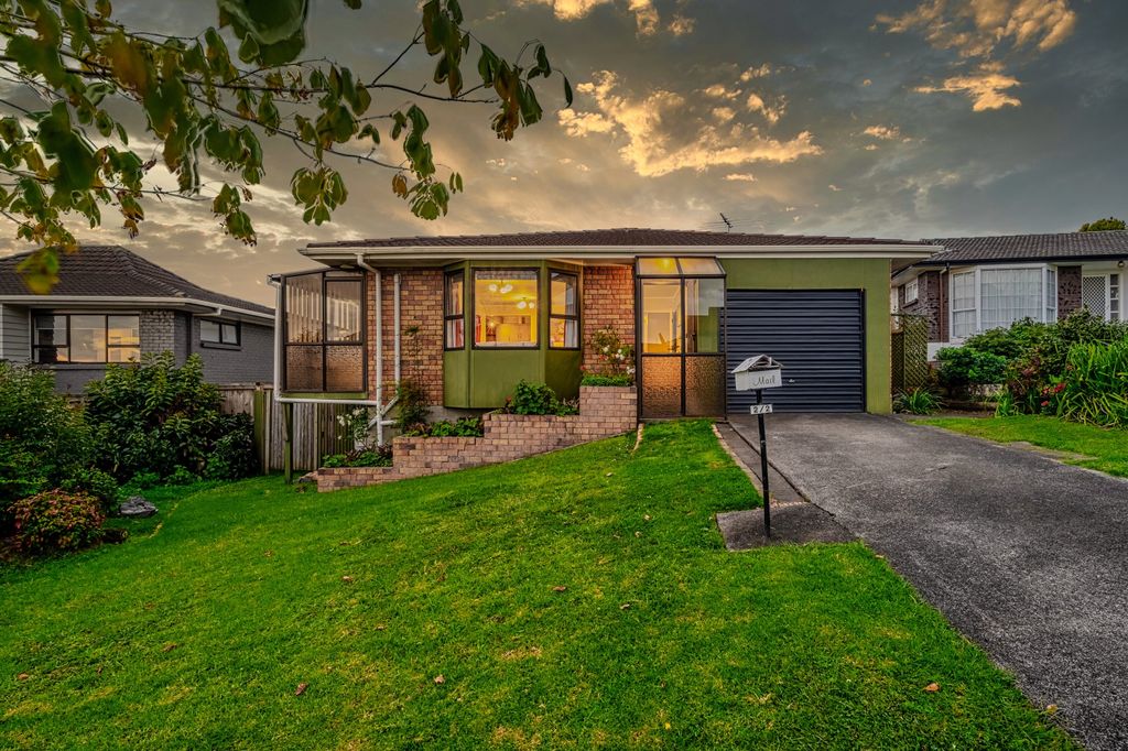 Property value 2/2 Pitlochry Place, Highland Park realestate.co.nz
