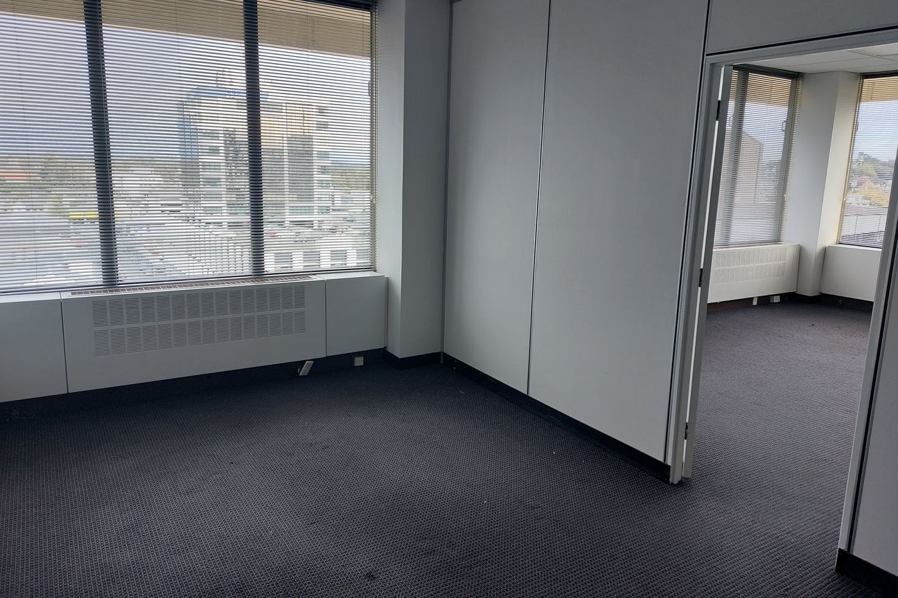 Small Inner-City Office - Görünüm 5
