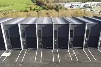 Brand new tradesman unit/storage, $400,000 + GST