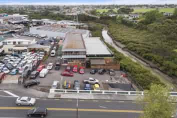 Warehouse/showroom in New Lynn