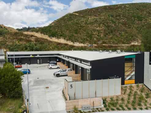 Elite Commercial Unit – Ready to Occupy Now