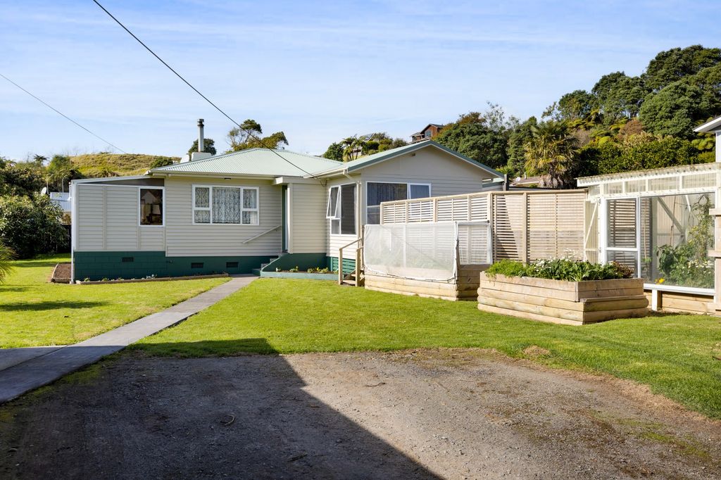 Property value 42 Whakapaki Street, Urenui realestate.co.nz