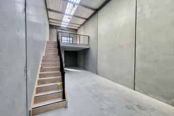 FREEHOLD INDUSTRIAL UNITS IN SILVERDALE