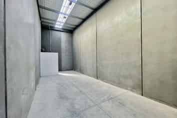 FREEHOLD INDUSTRIAL UNITS IN SILVERDALE