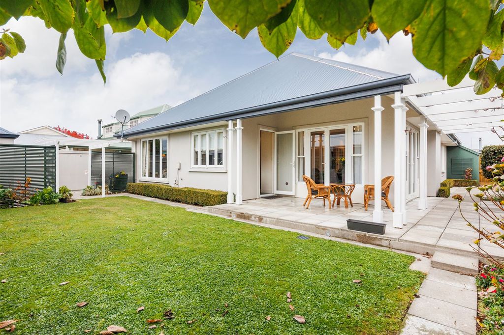 Property value 6 Holly Court, Palmerston North Central realestate.co.nz