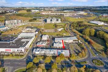High profile investment with national tenant 