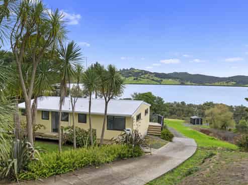 6 Yarborough Street, Kohukohu