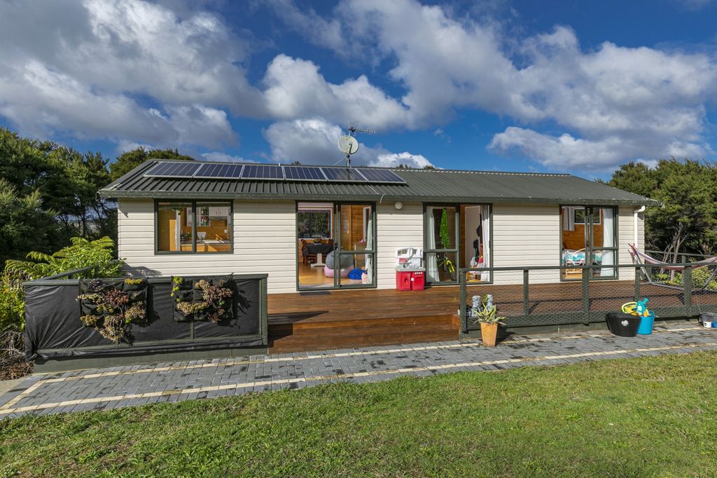 Property value 121 Elmore Road, Paremoremo realestate.co.nz