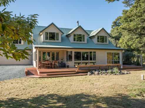 94 Cable Bay Road, Hira