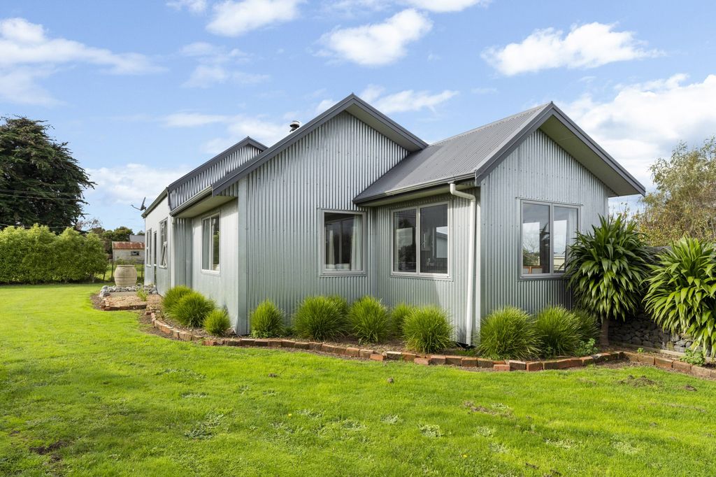 Property value 129 Parewanui Road, Bulls realestate.co.nz