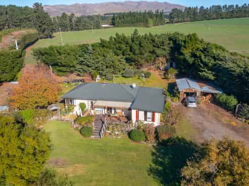 276 Pyramid Valley Road, Pyramid Valley