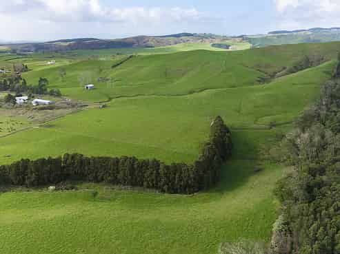 160 McWatt Road, Waitakaruru