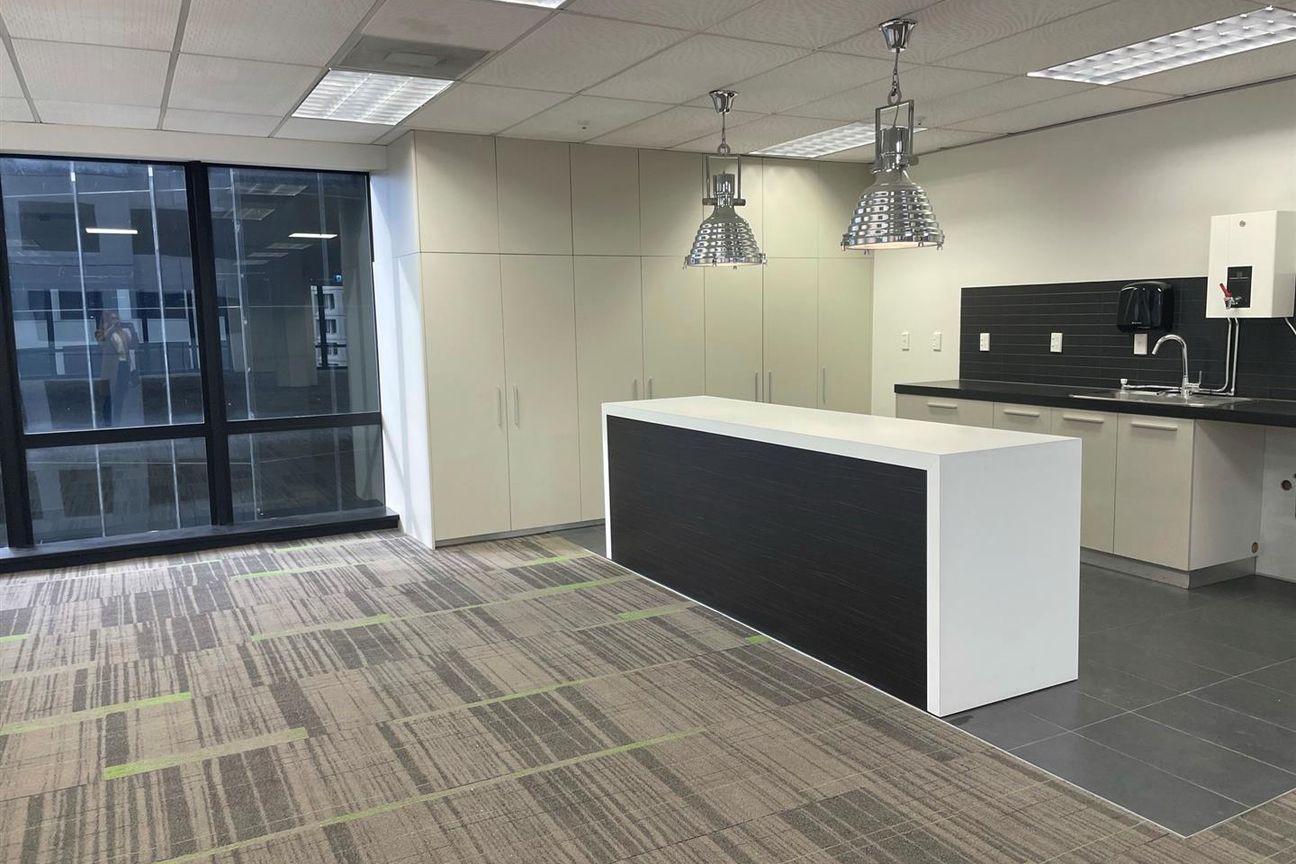 Light filled office with views - Vista 4