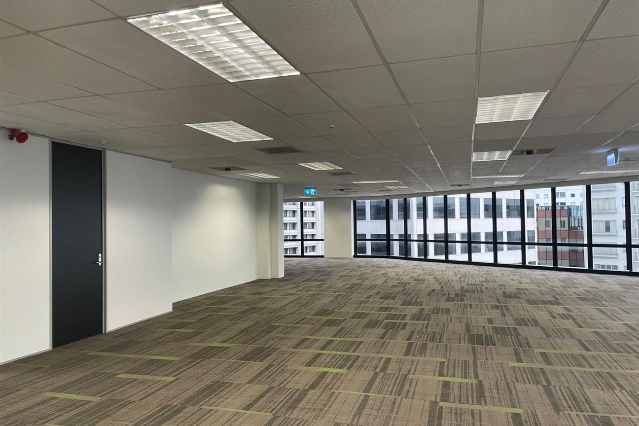 Light filled office with views - Vista 6