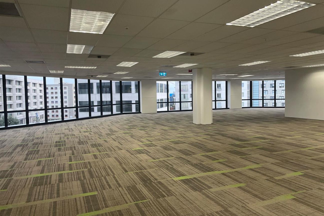 Light filled office with views - Vista 2