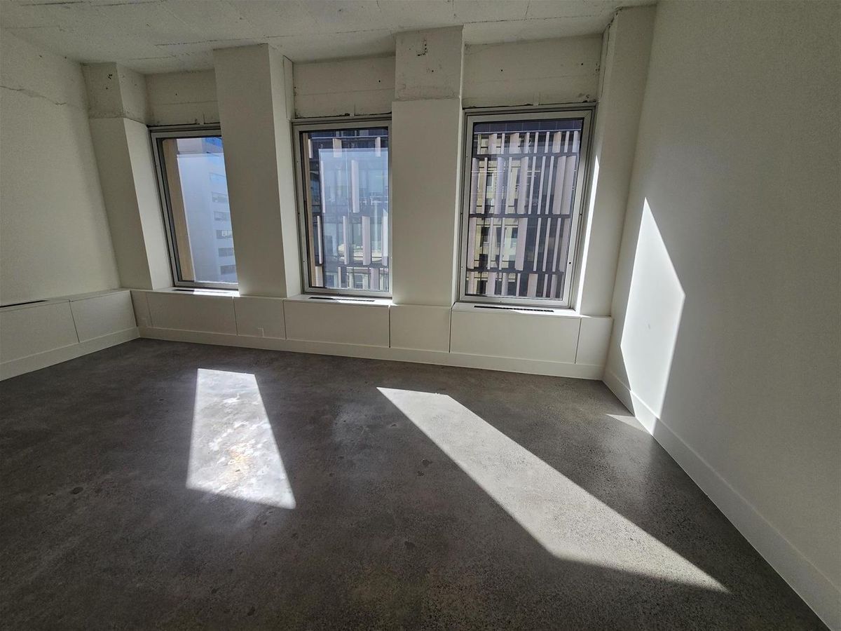 Savills - Refurbished character office - Vista 4