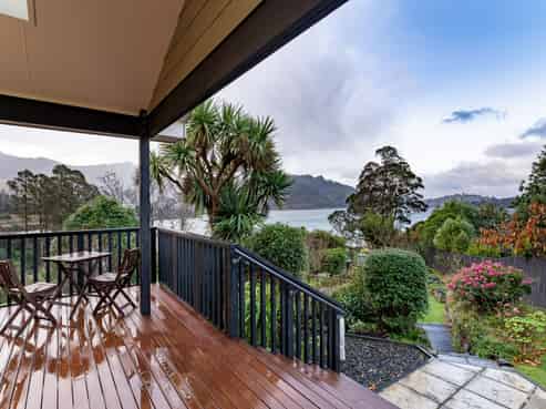 8 Cove Street, Roseneath