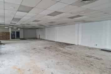 Large Showroom in the HEART of Newtown