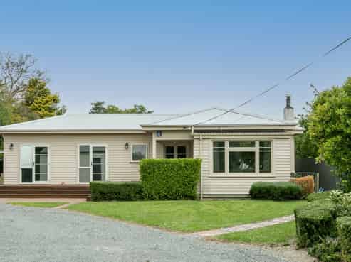 974 Riverslea Road South, Longlands